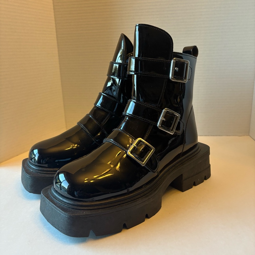 Rouge Helium Black Patent Leather Platform Combat Women's Boots, size 8
